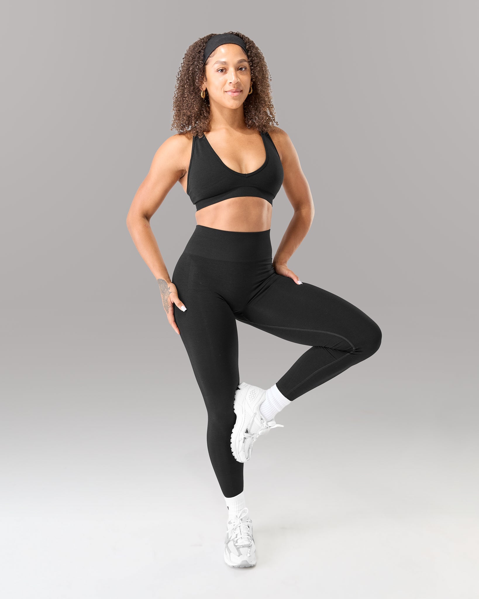 Amplify Ultra-High Rise Legging - Black – Alphalete Athletics UK